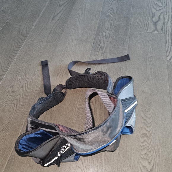 Bundle 5/$30   The NorthFace Flight series hydration pack - Picture 2 of 8